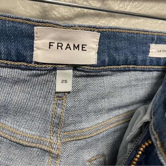 Frame Women Le Vintage Denim Shorts 25" Light Wash
Cut Off Distressed High Rise - Picture 5 of 6